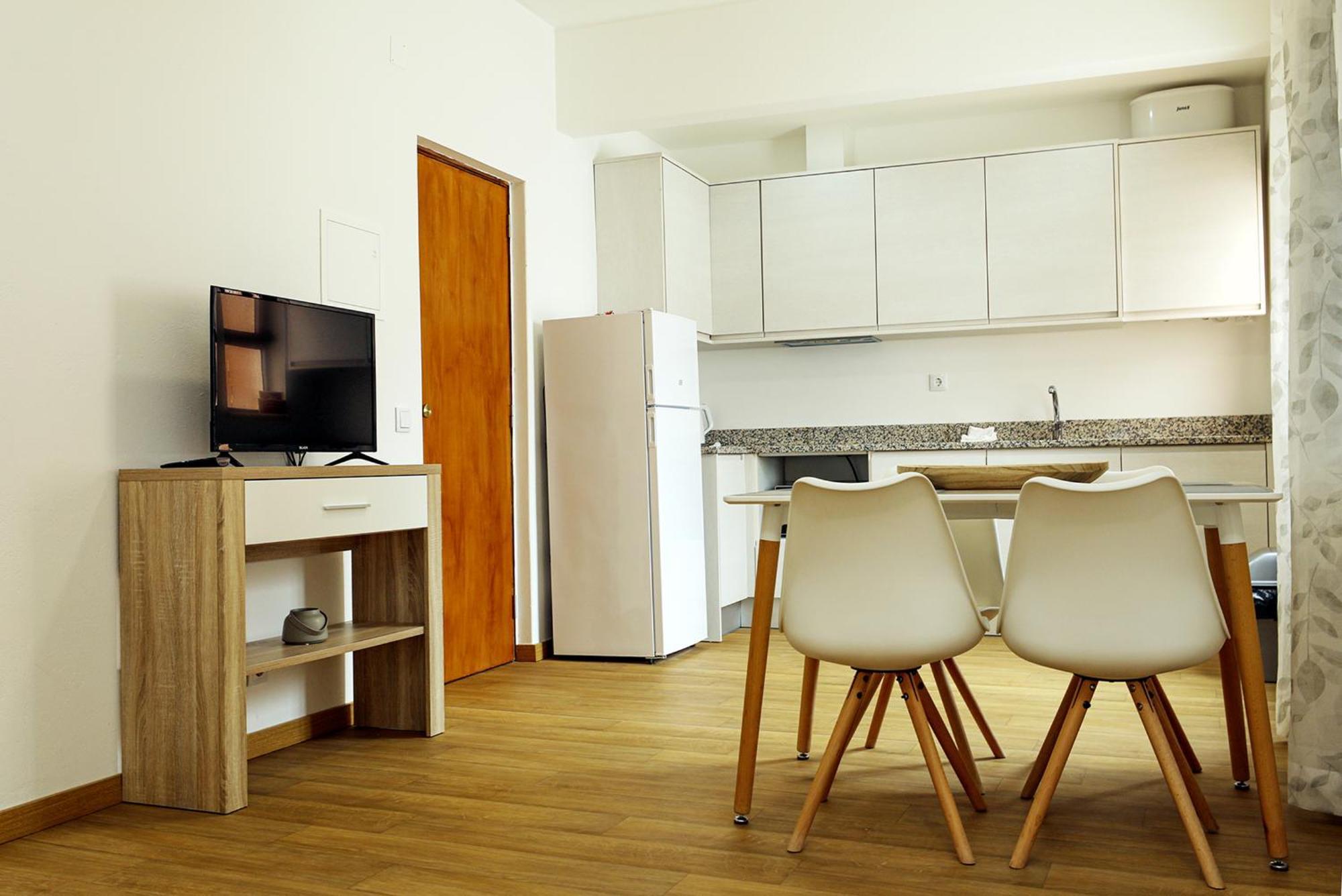 B87 - Windmill 2 Bed Apartment In Odiáxere エクステリア 写真