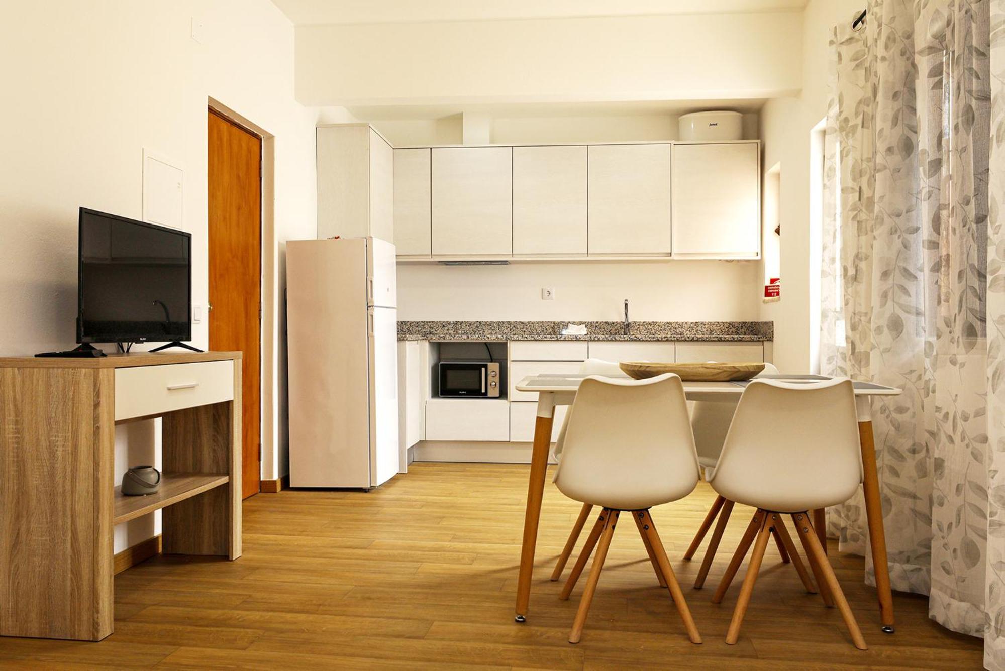 B87 - Windmill 2 Bed Apartment In Odiáxere エクステリア 写真